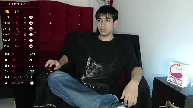 Snapshot of zack_thunder chatting on 09-18-25, 12:30 zack thunder online show from 09-18-25, 12:30