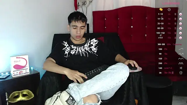 Snapshot of zack_thunder chatting on 10-09-25, 01:00 zack thunder online show from 10-09-25, 01:00
