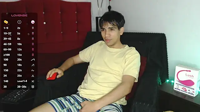 Snapshot of zack_thunder chatting on 09-15-25, 12:49 zack thunder online show from 09-15-25, 12:49
