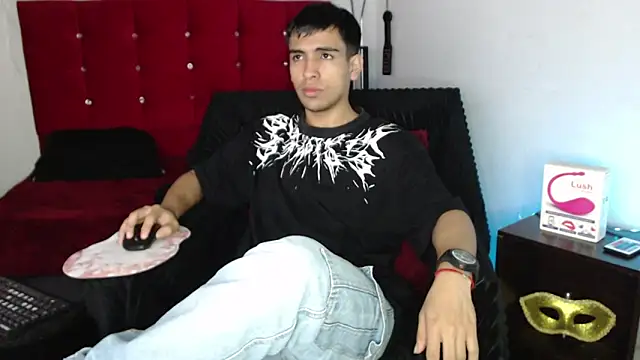 Snapshot of zack_thunder chatting on 10-14-25, 01:01 zack thunder online show from 10-14-25, 01:01