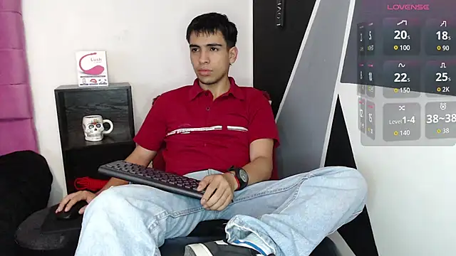 Snapshot of zack_thunder chatting on 10-17-25, 01:24 zack thunder online show from 10-17-25, 01:24