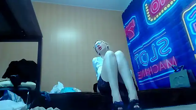 Snapshot of kerakiss877 chatting on 02-13-25, 06:20 kerakiss877 online show from 02-13-25, 06:20