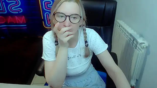 Snapshot of kerakiss877 chatting on 03-22-25, 04:45 kerakiss877 online show from 03-22-25, 04:45