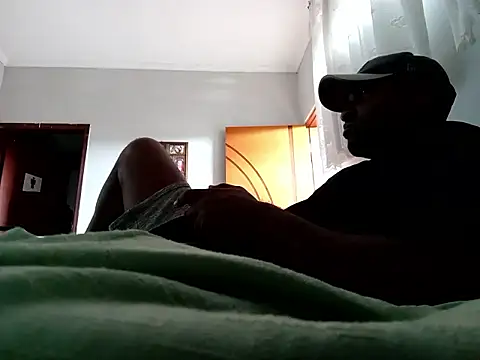 Snapshot of Beto0815 chatting on 02-04-26, 04:13 Beto0815 online show from 02-04-26, 04:13