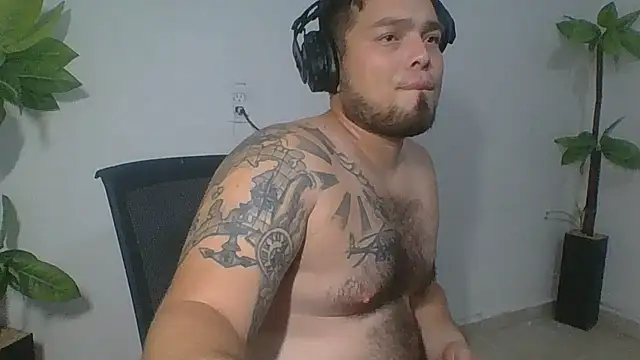 Snapshot of DirtyRcride chatting on 10-02-25, 03:21 DirtyRcride online show from 10-02-25, 03:21