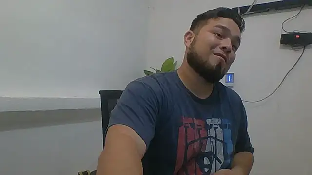 Snapshot of DirtyRcride chatting on 10-13-25, 04:25 DirtyRcride online show from 10-13-25, 04:25