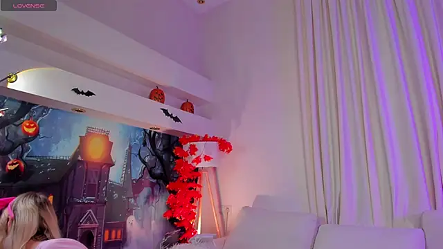 Lettie brooks online show from 10-29-25, 07:18