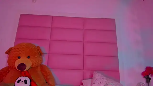 little-Emma online show from 02-19-25, 03:06