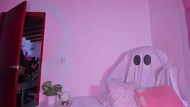 little-Emma online show from 10-05-25, 03:19