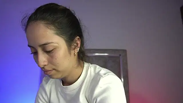 Snapshot of little-Emma chatting on 07-21-26, 11:39 little-Emma online show from 07-21-26, 11:39