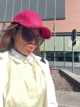 Black Dolll online show from 04-14-26, 12:32