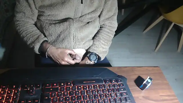 Snapshot of Adri_gard chatting on 04-27-26, 08:29 Adri gard online show from 04-27-26, 08:29