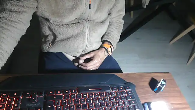 Snapshot of Adri_gard chatting on 04-25-26, 08:28 Adri gard online show from 04-25-26, 08:28