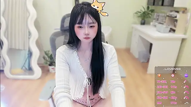 Snapshot of Nery_Asian chatting on 05-17-26, 01:33 Nery Asian online show from 05-17-26, 01:33