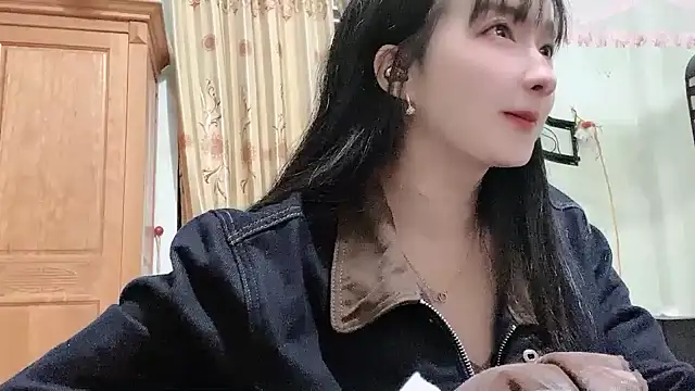 Snapshot of Nery_Asian chatting on 02-19-26, 06:10 Nery Asian online show from 02-19-26, 06:10