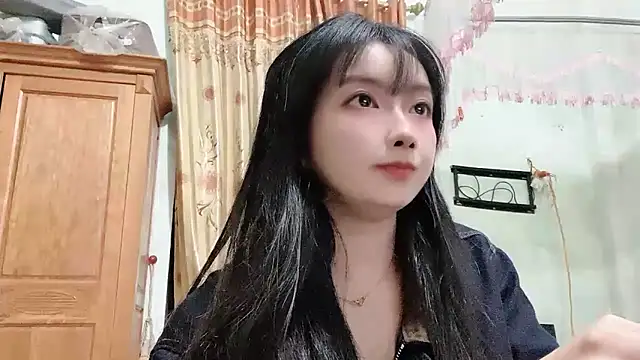 Snapshot of Nery_Asian chatting on 02-18-26, 06:44 Nery Asian online show from 02-18-26, 06:44