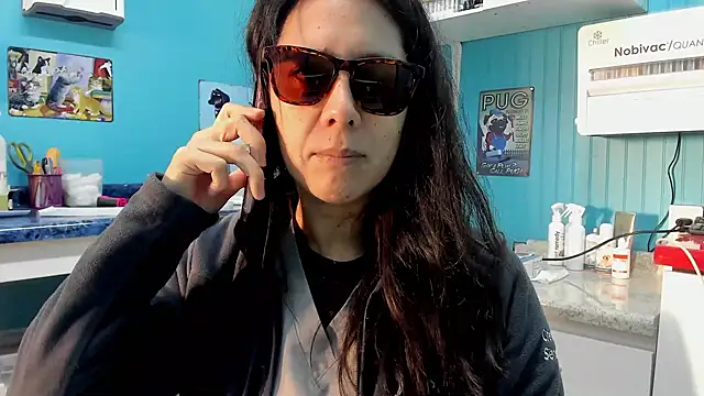 Snapshot of Reinacatchile chatting on 05-19-26, 08:49 Reinacatchile online show from 05-19-26, 08:49
