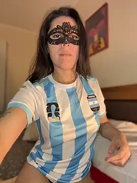 Reinacatchile online show from 06-15-26, 02:56