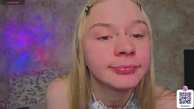Snapshot of Milia_Parker chatting on 05-19-26, 04:03 Milia Parker online show from 05-19-26, 04:03