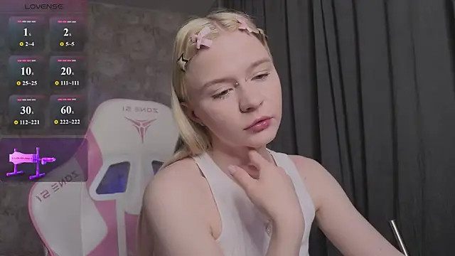 Snapshot of Milia_Parker chatting on 05-24-26, 11:48 Milia Parker online show from 05-24-26, 11:48