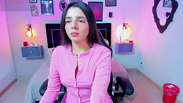 Charlotte  Benett online show from 12-23-25, 03:39