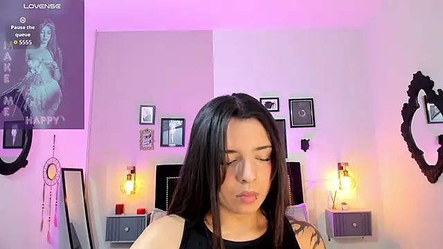 Charlotte  Benett online show from 03-22-26, 05:10