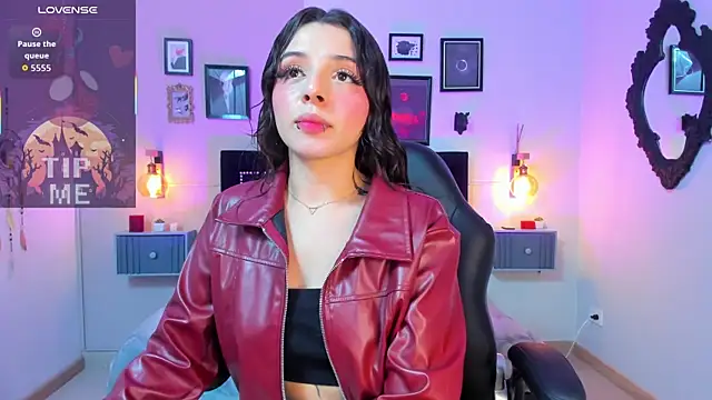 Charlotte  Benett online show from 11-03-25, 04:39