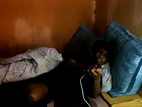 Snapshot of Babeyfacee chatting on 10-31-25, 09:32 Babeyfacee online show from 10-31-25, 09:32