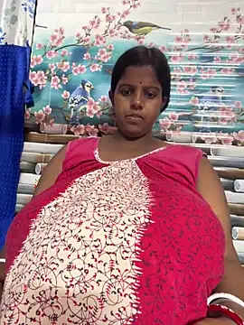 Snapshot of Beauty-queen chatting on 04-24-26, 11:12 Beauty-queen online show from 04-24-26, 11:12