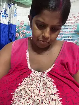 Snapshot of Beauty-queen chatting on 04-19-26, 03:02 Beauty-queen online show from 04-19-26, 03:02