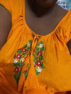 Snapshot of Beauty-queen chatting on 04-25-26, 02:47 Beauty-queen online show from 04-25-26, 02:47