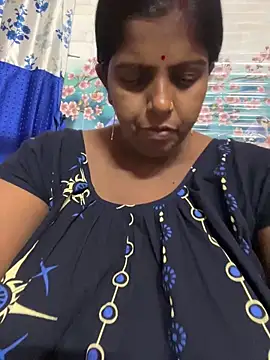 Snapshot of Beauty-queen chatting on 04-27-26, 01:53 Beauty-queen online show from 04-27-26, 01:53