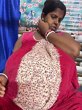 Snapshot of Beauty-queen chatting on 04-23-26, 04:19 Beauty-queen online show from 04-23-26, 04:19