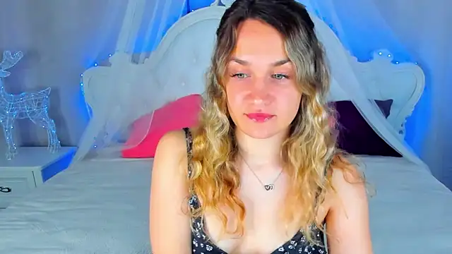 Snapshot of Milka_Blond chatting on 04-28-26, 12:42 Milka Blond online show from 04-28-26, 12:42