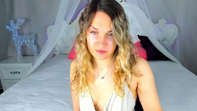 Snapshot of Milka_Blond chatting on 04-22-26, 01:01 Milka Blond online show from 04-22-26, 01:01