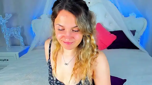 Snapshot of Milka_Blond chatting on 04-28-26, 02:27 Milka Blond online show from 04-28-26, 02:27