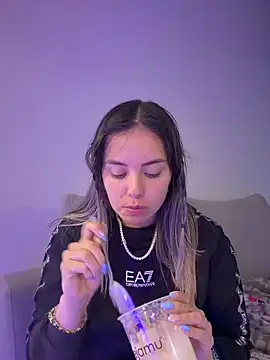 Alirawrz online show from 10-11-25, 07:37