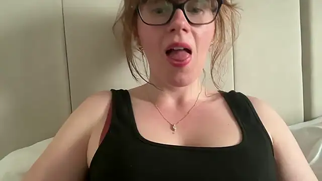 redheadrosie69 online show from 04-01-26, 02:14