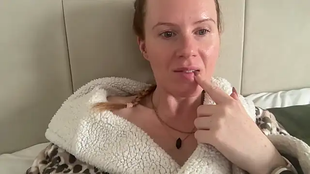 redheadrosie69 online show from 09-30-25, 08:42