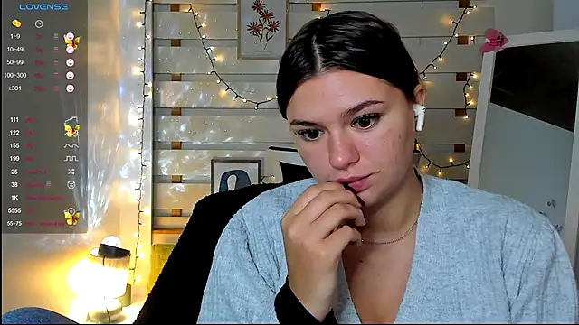 Josephine Kiss online show from 10-21-25, 12:48