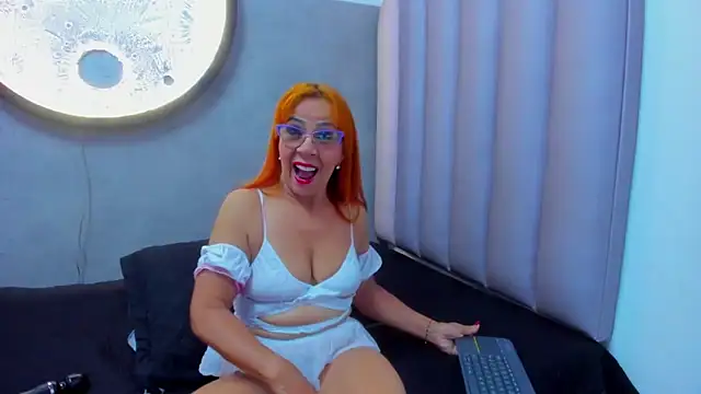Snapshot of SussanMilf_ chatting on 05-11-26, 11:00 SussanMilf online show from 05-11-26, 11:00