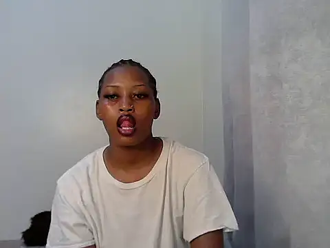 Snapshot of Sweet_Vinkah chatting on 04-13-26, 06:23 Sweet Vinkah online show from 04-13-26, 06:23