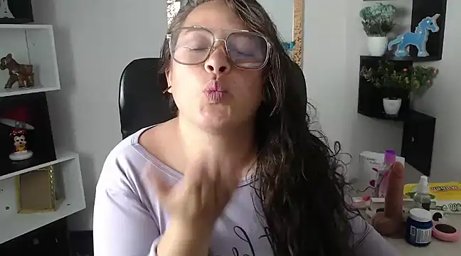 SaraThomso online show from 02-04-25, 03:00