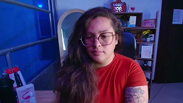 SaraThomso online show from 11-19-25, 03:28