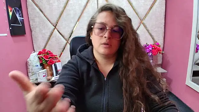 SaraThomso online show from 12-22-25, 02:39