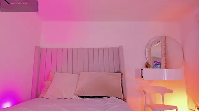 Shelynna azzul online show from 12-05-25, 07:45