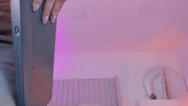 Shelynna azzul online show from 11-20-25, 08:09