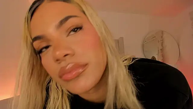 Shelynna azzul online show from 03-24-26, 07:58