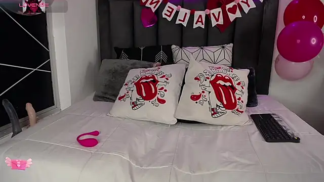 Tifanny Sweett online show from 02-11-25, 08:58