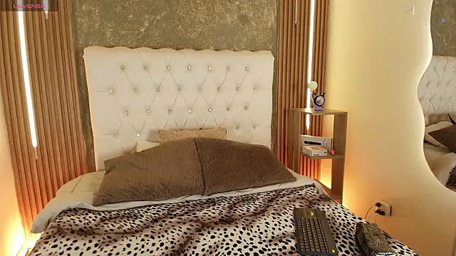 Tifanny Sweett online show from 03-25-26, 08:52